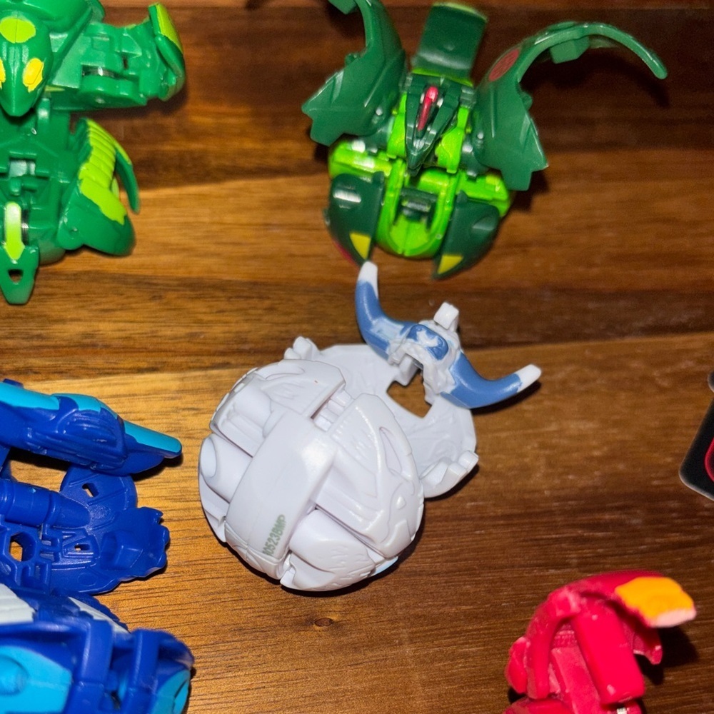 Bakugan lot - Picture 6 of 8